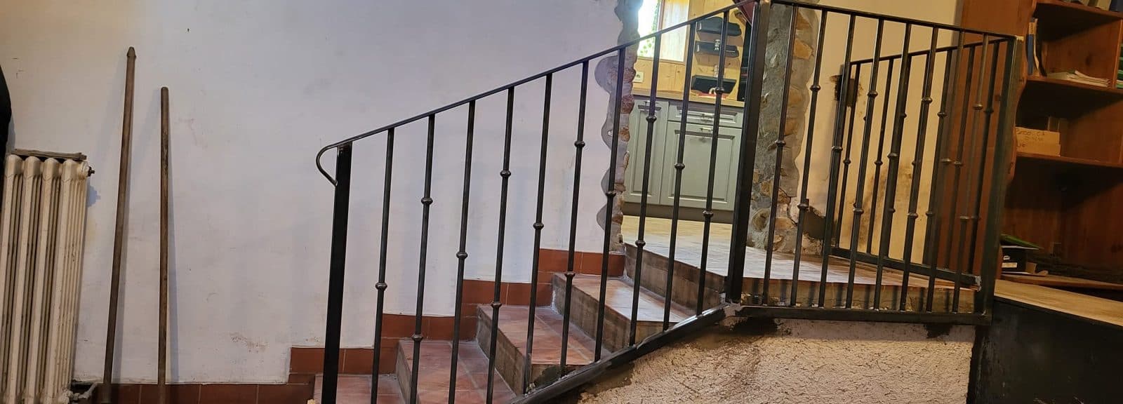Rampe et garde-corps d'escalier en fer forgé sur mesure